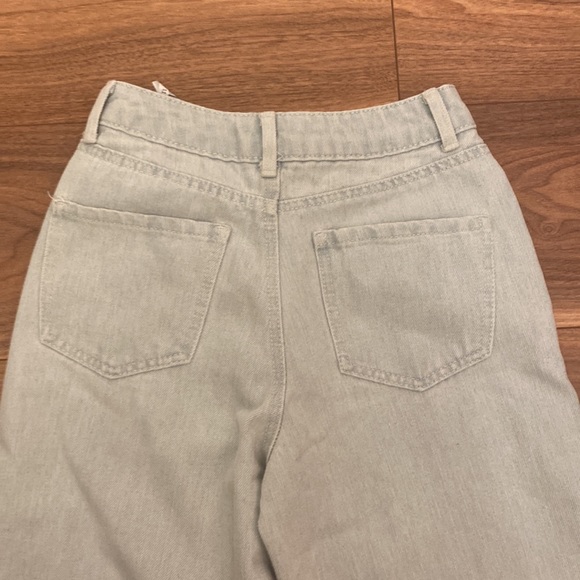 Super good condition, intentional rips. Never worn once :)) - Picture 5 of 6